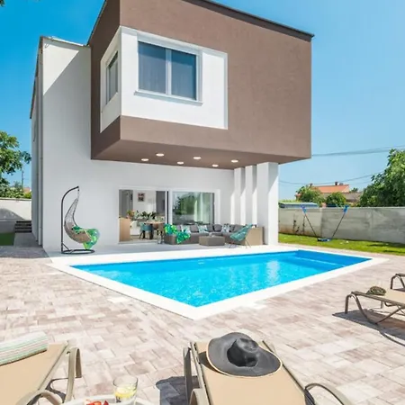 Villa Mia By Guide